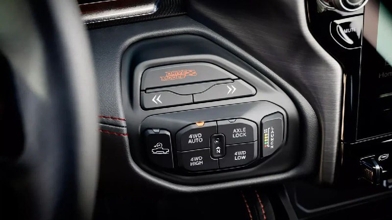 Ram представляет первый возрождённый спортивный пикап SRT с рекордной мощностью