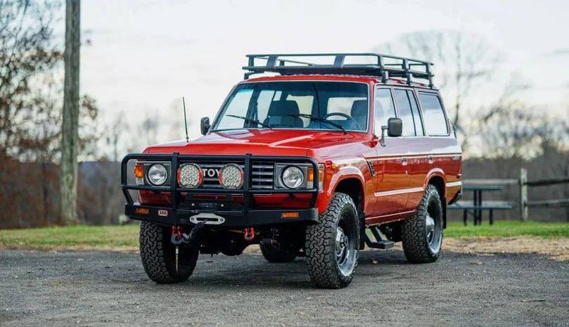 Реставрация легендарного Toyota Land Cruiser FJ60 1985 с установкой двигателя от Corvette
