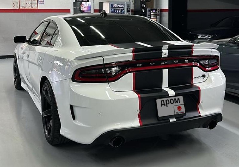 Обзор Dodge Charger SRT Hellcat: Эмоции, мощь и индивидуальность Обзор Dodge Charger SRT Hellcat: Эмоции, мощь и индивидуальность