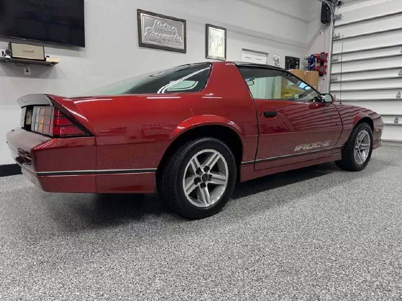 Редкий классический Chevrolet Camaro IROC-Z 1987 года выставлен на продажу за внушительную сумму Редкий классический Chevrolet Camaro IROC-Z 1987 года выставлен на продажу за внушительную сумму