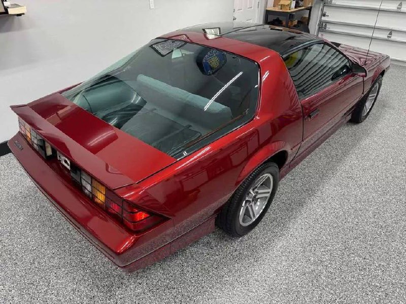 Редкий классический Chevrolet Camaro IROC-Z 1987 года выставлен на продажу за внушительную сумму Редкий классический Chevrolet Camaro IROC-Z 1987 года выставлен на продажу за внушительную сумму