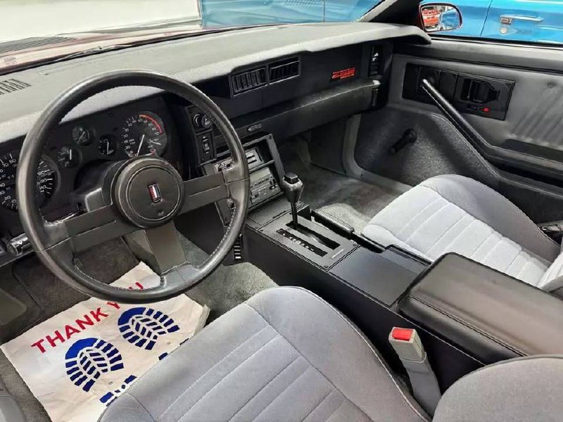 Редкий классический Chevrolet Camaro IROC-Z 1987 года выставлен на продажу за внушительную сумму Редкий классический Chevrolet Camaro IROC-Z 1987 года выставлен на продажу за внушительную сумму