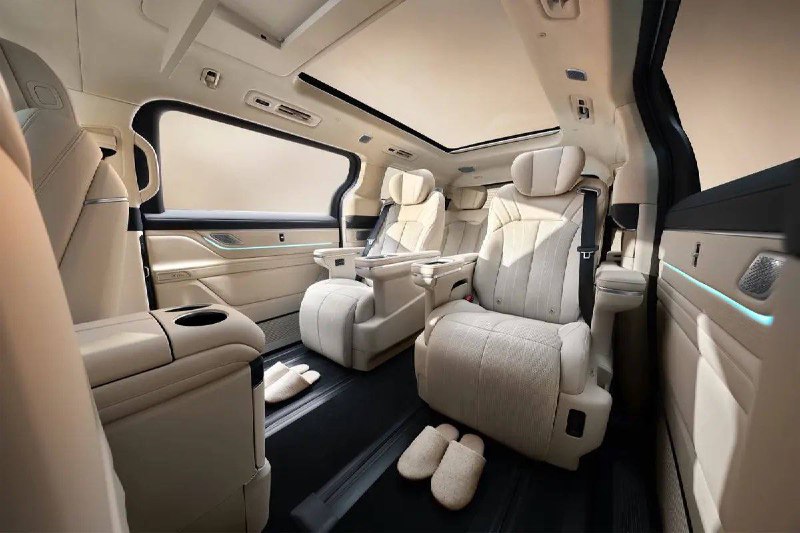Geely представляет роскошный минивэн V900 с передовыми системами и высокой технологичностью Geely представляет роскошный минивэн V900 с передовыми системами и высокой технологичностью