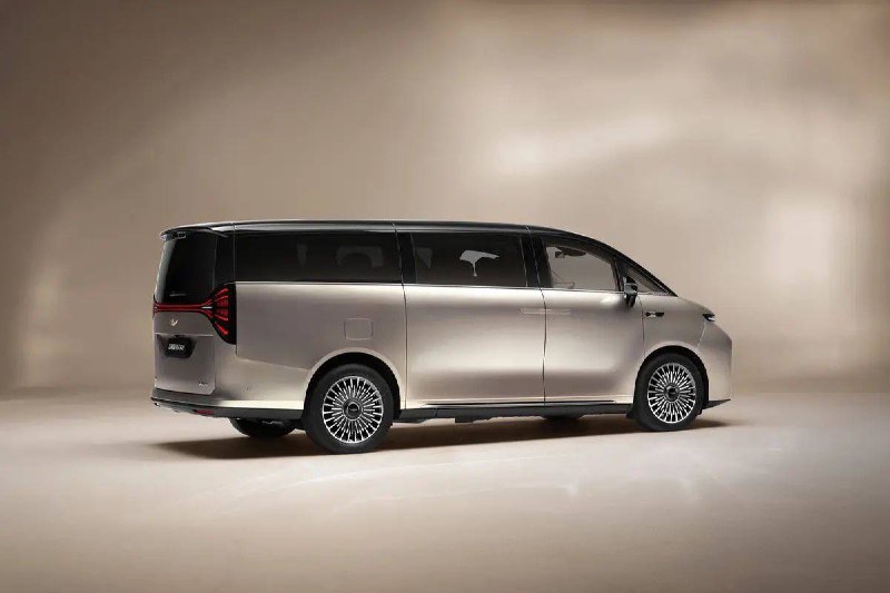Geely представляет роскошный минивэн V900 с передовыми системами и высокой технологичностью Geely представляет роскошный минивэн V900 с передовыми системами и высокой технологичностью
