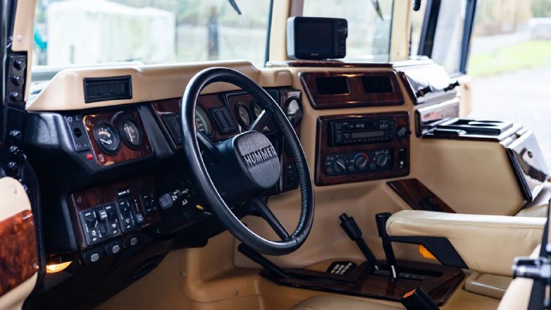 Легендарный Hummer Тупака Шакура выставлен на аукцион