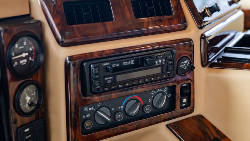 Легендарный Hummer Тупака Шакура выставлен на аукцион
