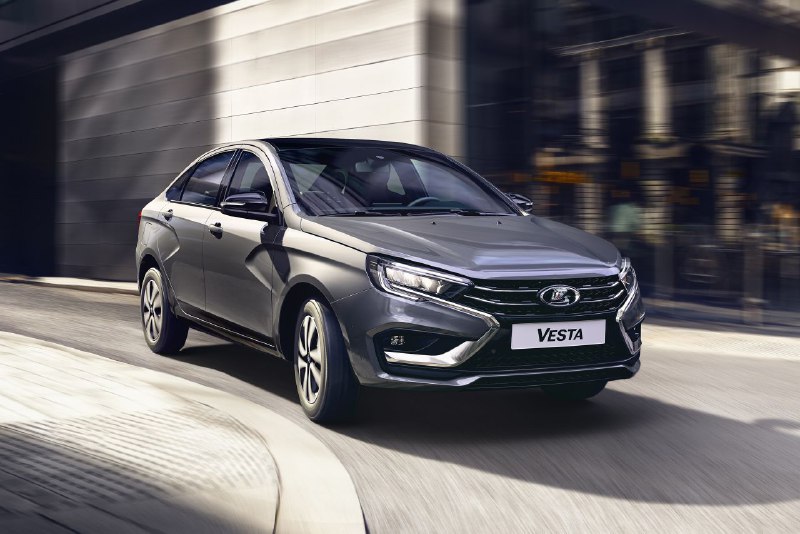Владельцы новых Lada Vesta и Granta начали массово жаловаться на пинки двигателя, провалы тяги, шумы и повышенный расход топлива, пишет Mash.Всё из-за бюджетных деталей: форсунки льют топливо неровно, ремни свистят с нулевого пробега, а дроссель плавает на холостых — безопасность под вопросом.Владельцы сразу меняют детали на нормальные аналоги своими руками, чтоб не тащить в сервис за большие деньги.🚙Автомания