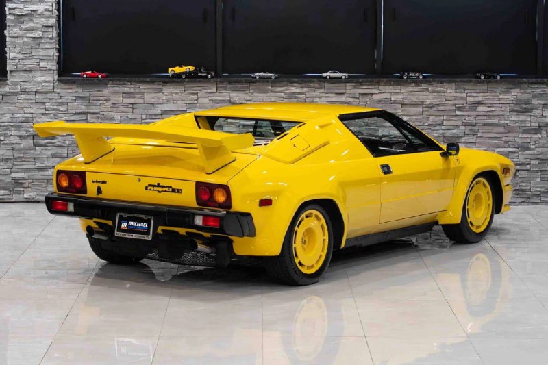 Редкий Lamborghini Jalpa 1988 года выставлен на торги: пробег всего 5800 км Редкий Lamborghini Jalpa 1988 года выставлен на торги: пробег всего 5800 км