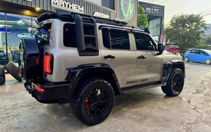 Тюнинг-ателье создало копию Mercedes-AMG G63 на базе китайского внедорожника Tank 300 Тюнинг-ателье создало копию Mercedes-AMG G63 на базе китайского внедорожника Tank 300