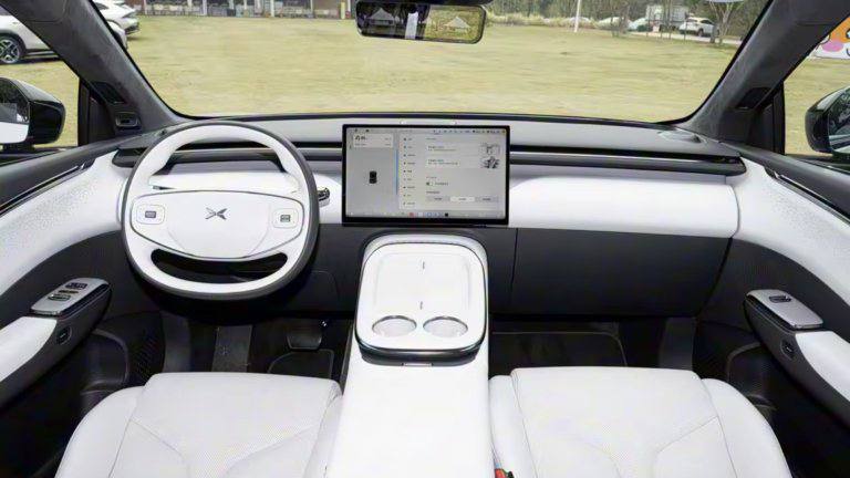 В Китае представлены новые гибридные кроссоверы XPeng G7 EREV с высокотехнологичными функциями и крупным запасом хода В Китае представлены новые гибридные кроссоверы XPeng G7 EREV с высокотехнологичными функциями и крупным запасом хода