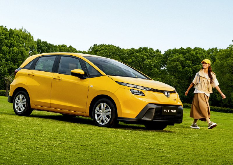 Обновленный Honda Fit в лимитированной серии: новые дизайны и функции Обновленный Honda Fit в лимитированной серии: новые дизайны и функции