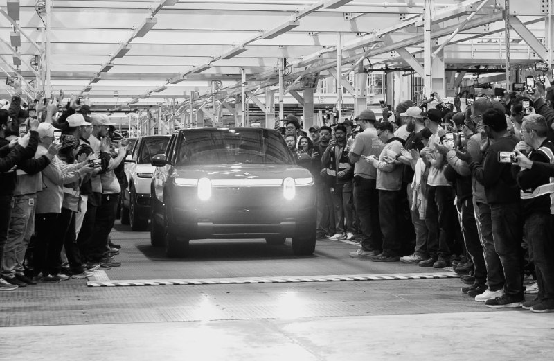 Начало серийного производства компактного электрокроссовера Rivian R2 Начало серийного производства компактного электрокроссовера Rivian R2