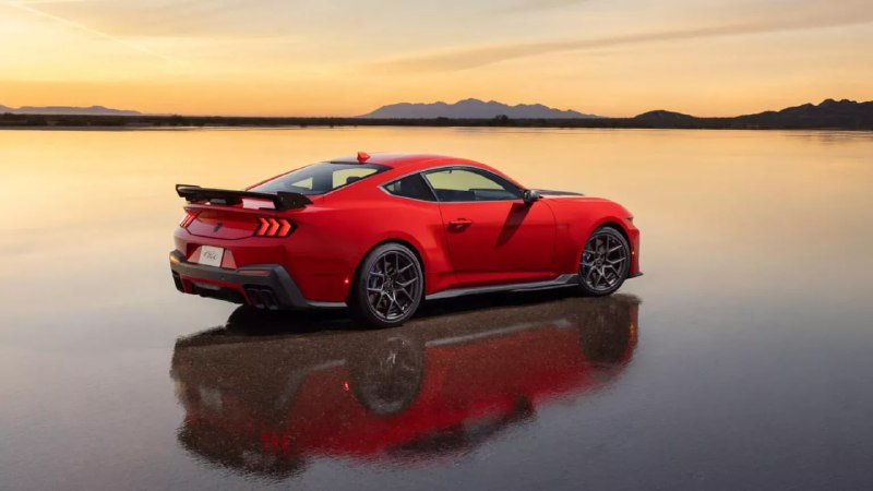 Новая экстремальная версия Ford Mustang Dark Horse SC с мощным двигателем и расширенными возможностями Новая экстремальная версия Ford Mustang Dark Horse SC с мощным двигателем и расширенными возможностями