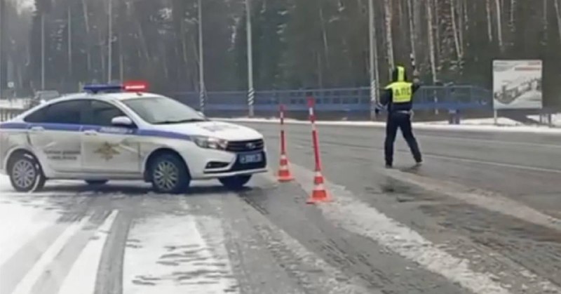 Спасение таксиста в суровые зимние условия сотрудниками ДПС