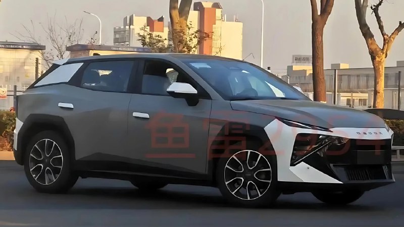 Новинка от Omoda: кроссовер C4 без маскировки на тестах Новинка от Omoda: кроссовер C4 без маскировки на тестах