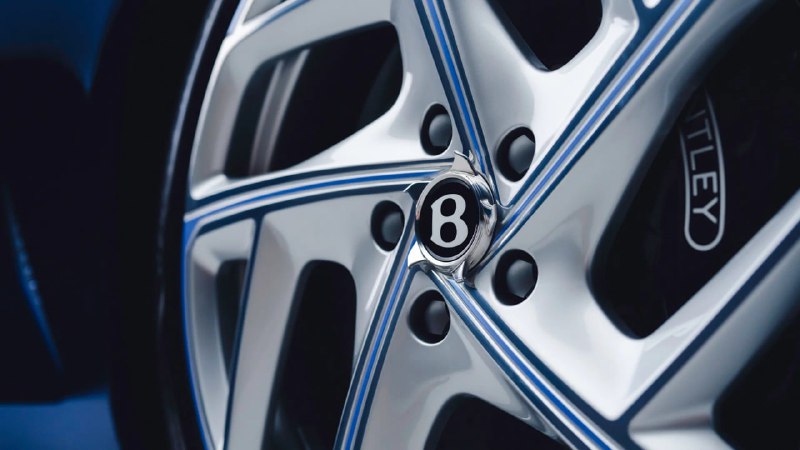 Эксклюзивный родстер Bentley Batur с уникальными материалами и индивидуальным дизайном
