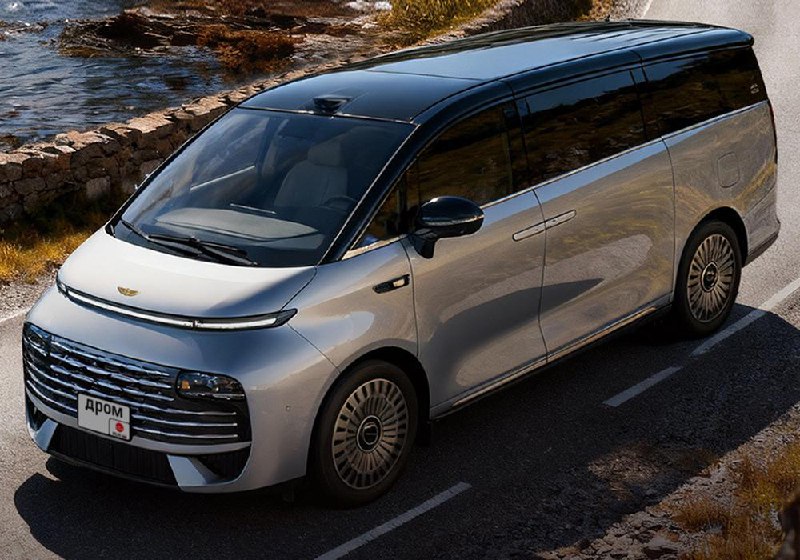Представлен роскошный гибридный минивэн Geely Galaxy V900 с автопилотом и золотой эмблемой