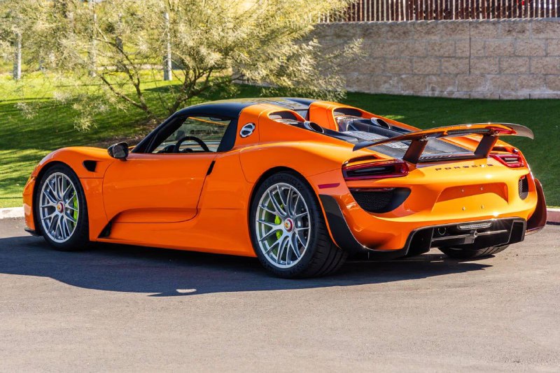 Рекордная цена за уникальный Porsche 918 Spyder на аукционе