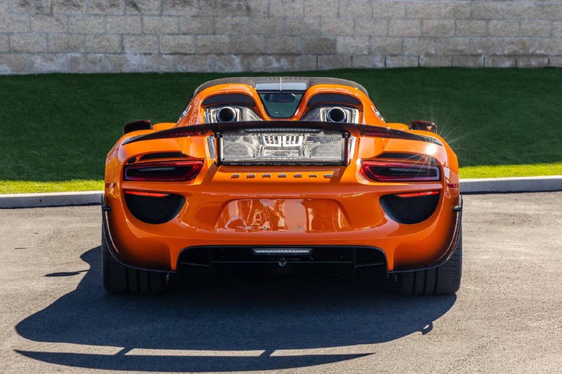 Рекордная цена за уникальный Porsche 918 Spyder на аукционе