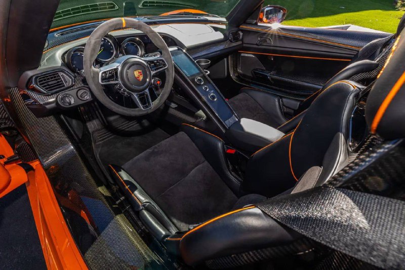 Рекордная цена за уникальный Porsche 918 Spyder на аукционе
