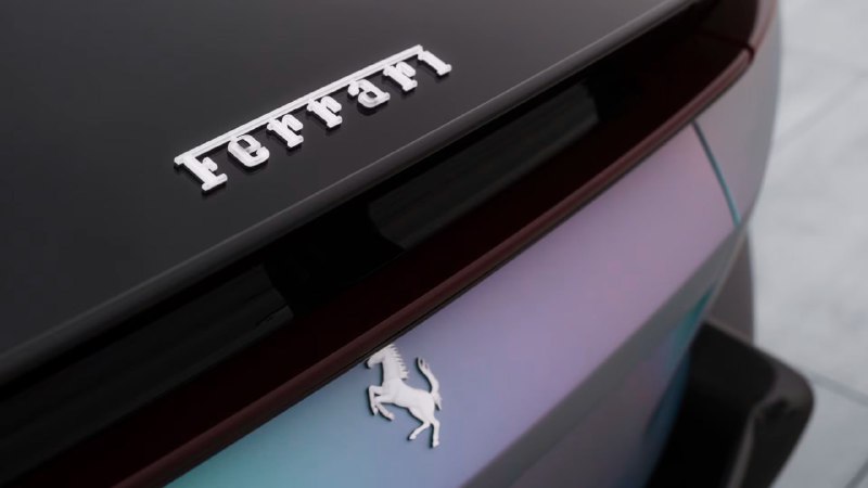 Уникальный Ferrari 12Cilindri с хамелеоновой окраской для корейского клиента