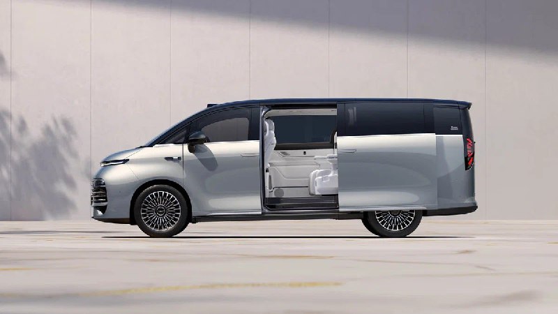 Новые премиум-максимумы: минивэн Geely Galaxy V900 начинается с ценой от 3,46 миллиона рублей Новые премиум-максимумы: минивэн Geely Galaxy V900 начинается с ценой от 3,46 миллиона рублей