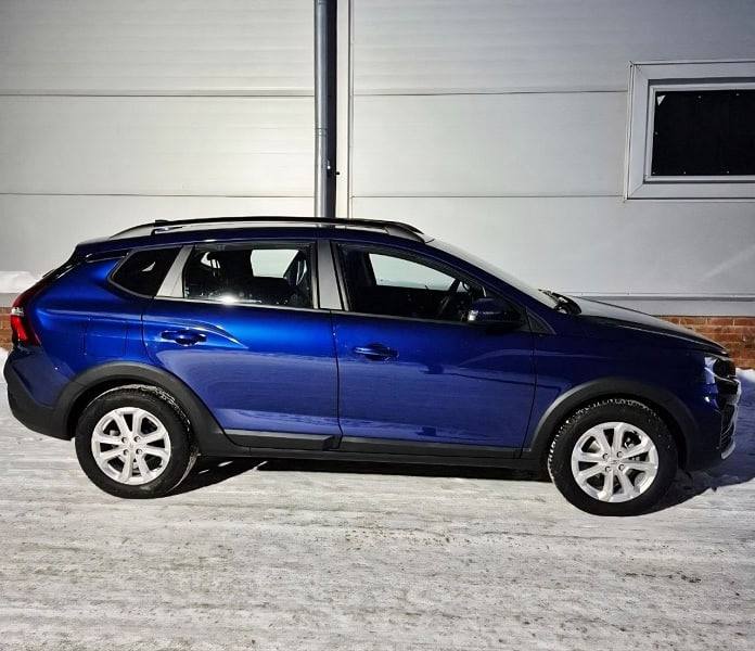 Первые фото редкой Lada Iskra SW в ярком цвете «Капитан» уже у дилеров