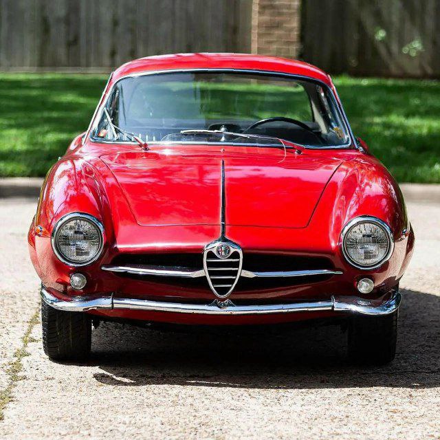 Редкое классическое авто: Alfa Romeo Giulia Sprint Speciale 1965 года Редкое классическое авто: Alfa Romeo Giulia Sprint Speciale 1965 года