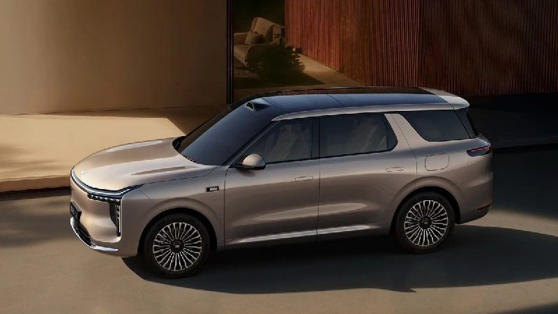 Новинка от китайских автопроизводителей: крупногабаритный кроссовер IM LS8 Новинка от китайских автопроизводителей: крупногабаритный кроссовер IM LS8