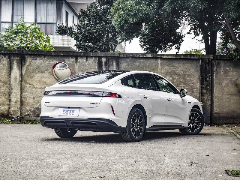 Новый гибридный автомобиль для такси: обзор модели Changan Nevo A06 2026