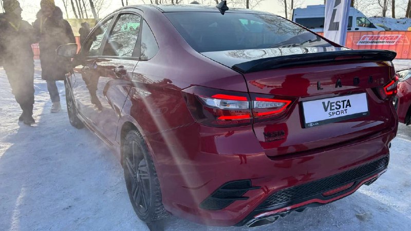 Обновлённая Lada Vesta Sport представлена на Гонке Чемпионов Обновлённая Lada Vesta Sport представлена на Гонке Чемпионов