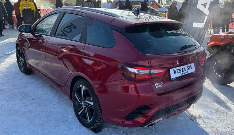 Обновлённая Lada Vesta Sport представлена на Гонке Чемпионов Обновлённая Lada Vesta Sport представлена на Гонке Чемпионов