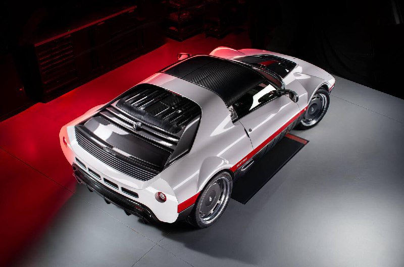 Новая ограниченная серия спорткаров Bertone Runabout с мощным двигателем и лёгким кузовом