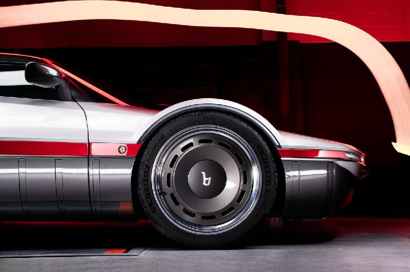 Новая ограниченная серия спорткаров Bertone Runabout с мощным двигателем и лёгким кузовом