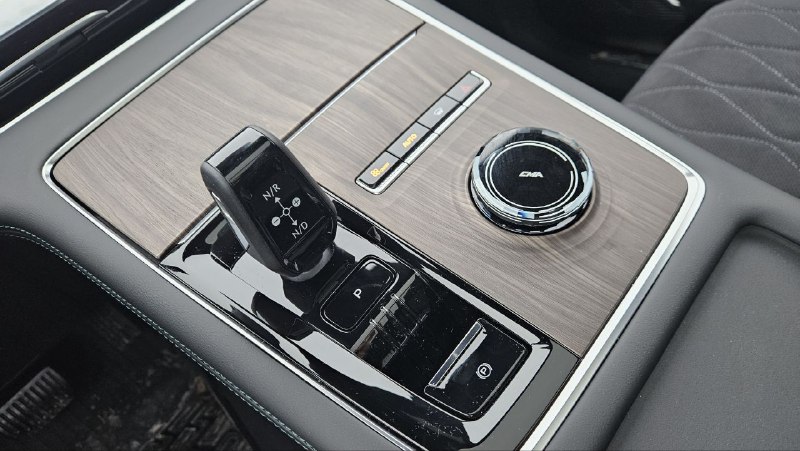 Обновленная модель Geely Monjaro: новые возможности и улучшения Обновленная модель Geely Monjaro: новые возможности и улучшения