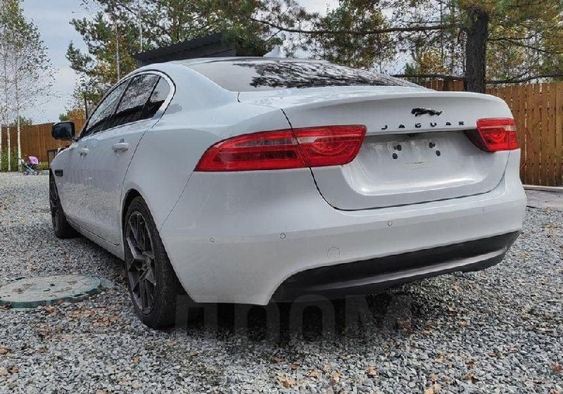 Обзор Jaguar XE 2015: баланс между комфортом и спортивным драйвом