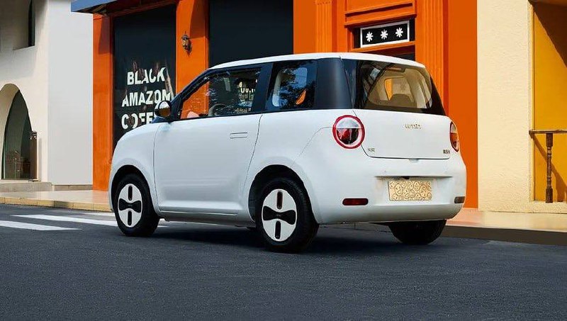 Самый доступный электромобиль Changan Lumin в Китае с упрощенной комплектацией
