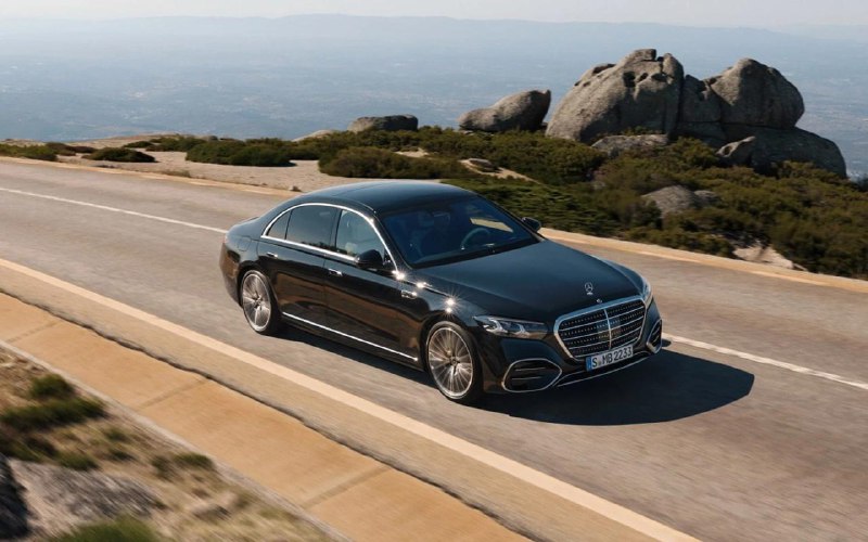 Mercedes-Benz представил обновленный S-Class.