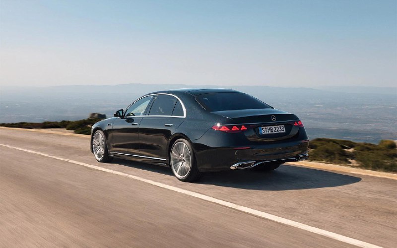 Mercedes-Benz представил обновленный S-Class.