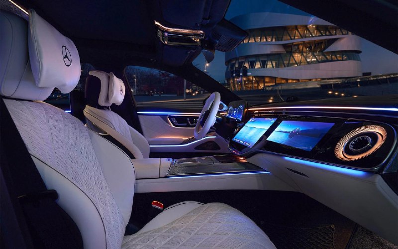 Mercedes-Benz представил обновленный S-Class.