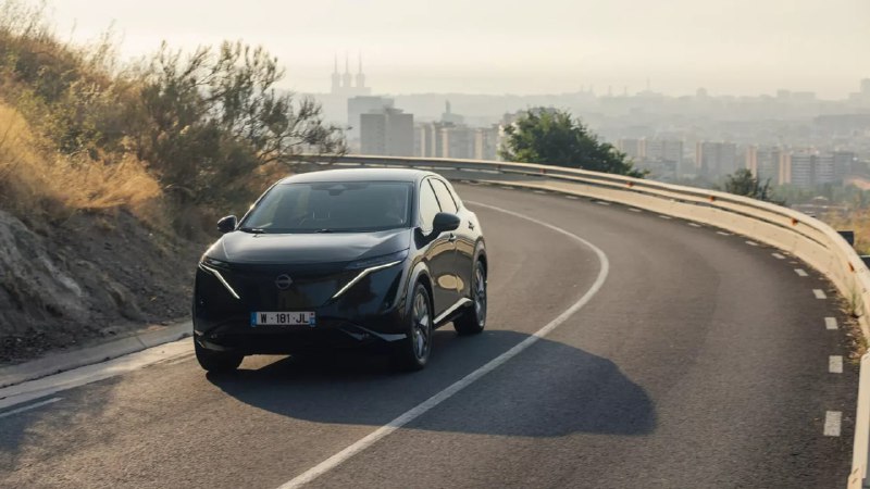 Электрокроссовер Nissan Ariya получил встроенные солнечные панели для повышения автономности Электрокроссовер Nissan Ariya получил встроенные солнечные панели для повышения автономности