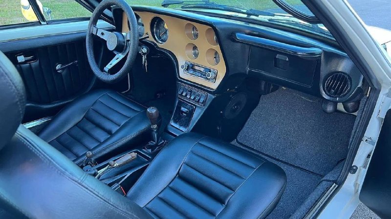 Редкий спортивный автомобиль Volkswagen SP2 с минимальным пробегом продается за крупную сумму Редкий спортивный автомобиль Volkswagen SP2 с минимальным пробегом продается за крупную сумму