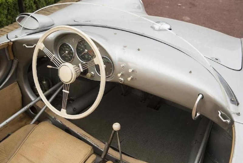 Легенда о проклятом автомобиле: история Porsche 550 Spyder и мистические происшествия