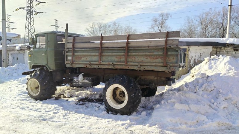 Необычный самодельный грузовой автомобиль с высокой проходимостью