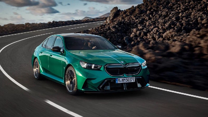 BMW обновляет электромобили и адаптирует бензиновые двигатели под экологические стандарты