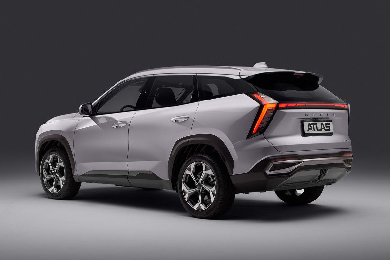Обновлённый Geely Atlas в России: доступный кроссовер с новым мотором
