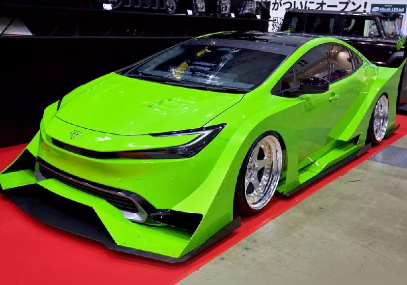 ❗️Дикая, но экономичная: тюнеры сделали Toyota Prius в безумном стиле босодзоку 😎Японская компания Crystal Eye совместно с ателье Body Shop Kikuta представила свой проект на Токийском автосалоне.