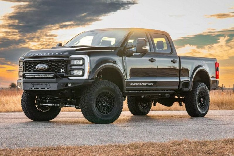 Hennessey представила лимитированную версию VelociRaptor 1200 F-250 в честь американской независимости Hennessey представила лимитированную версию VelociRaptor 1200 F-250 в честь американской независимости