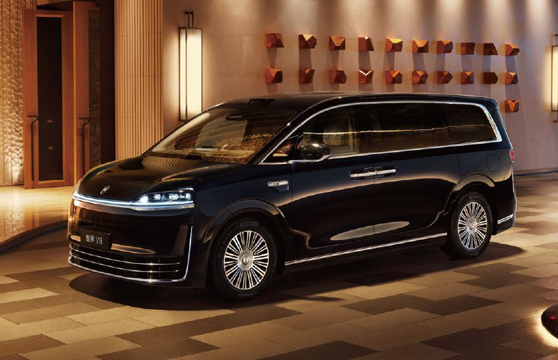 Luxeed представил роскошный флагманский минивэн V9 с передовыми технологиями
