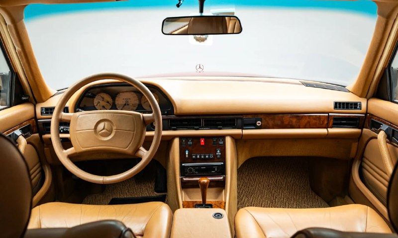 Эксклюзивный Mercedes W126 AMG Red Baron выставлен на торги за $200 000